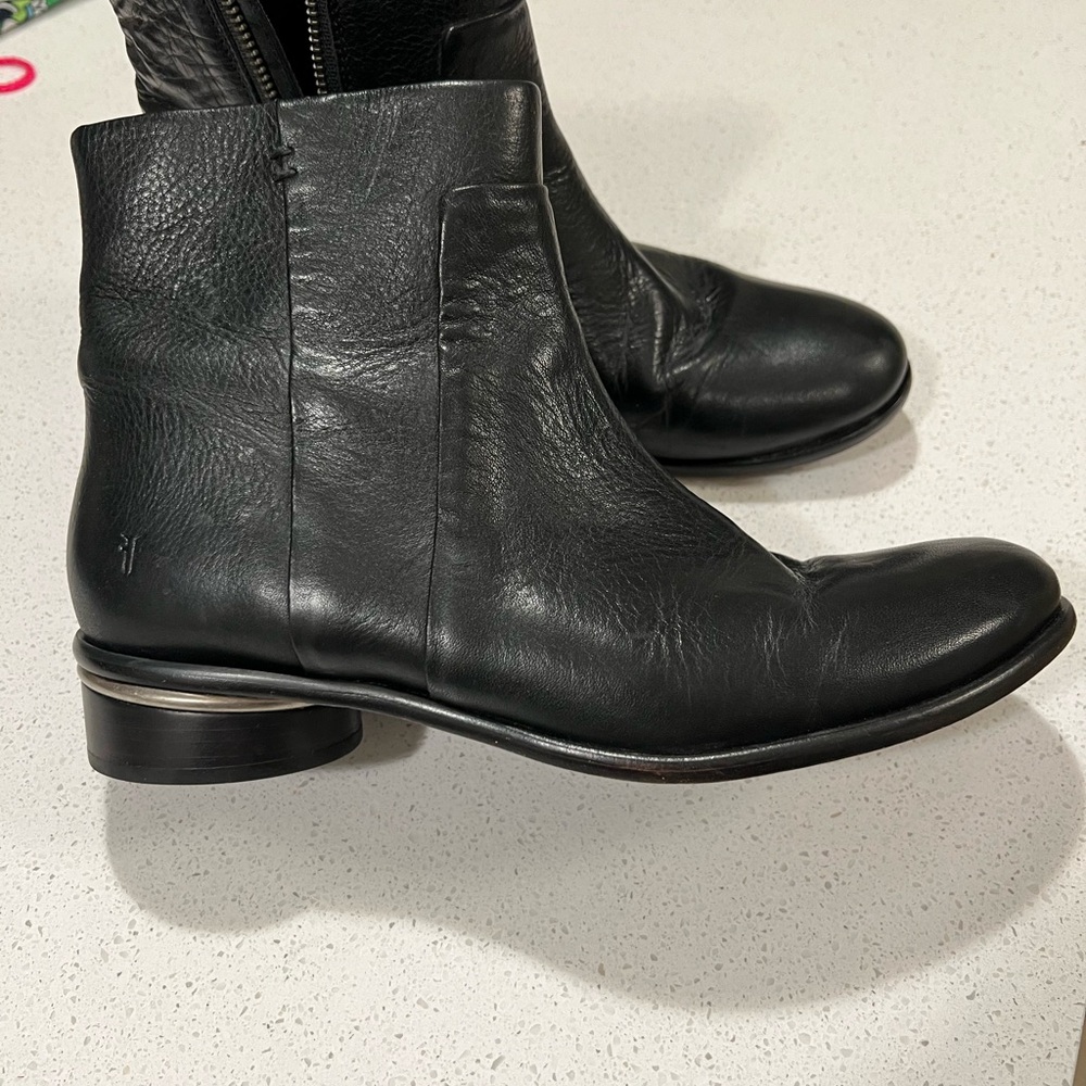 Frye black leather ankle zip up booties size 9.5.